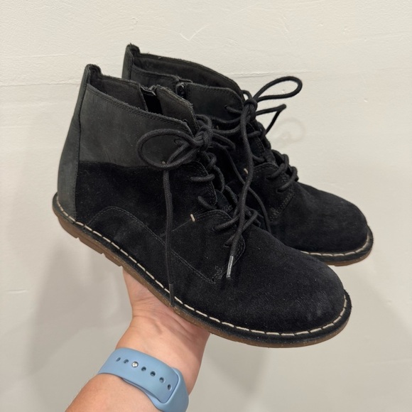 Clarks Collection Tamitha Key Lace-Up Ankle Boots Suede Leather Black Size 6.5 - Picture 2 of 10